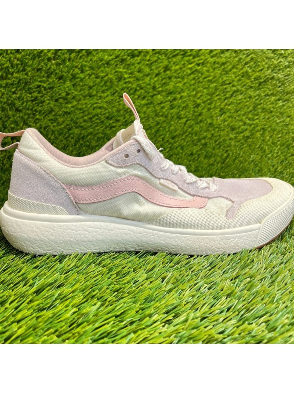 Vans UltraRange EXO SE Mens Size 9.5 Pink White Athletic Walking Shoes Sneakers
